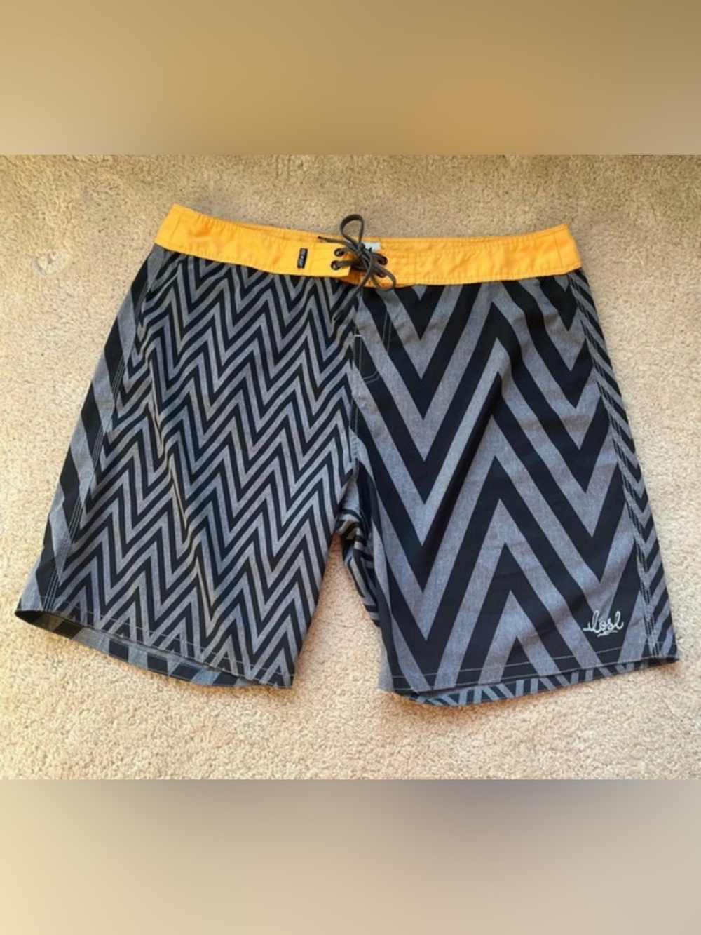 Lost Enterprises Men’s Black & Gray Chevron Print Board Shorts - Size 38 - VGUC